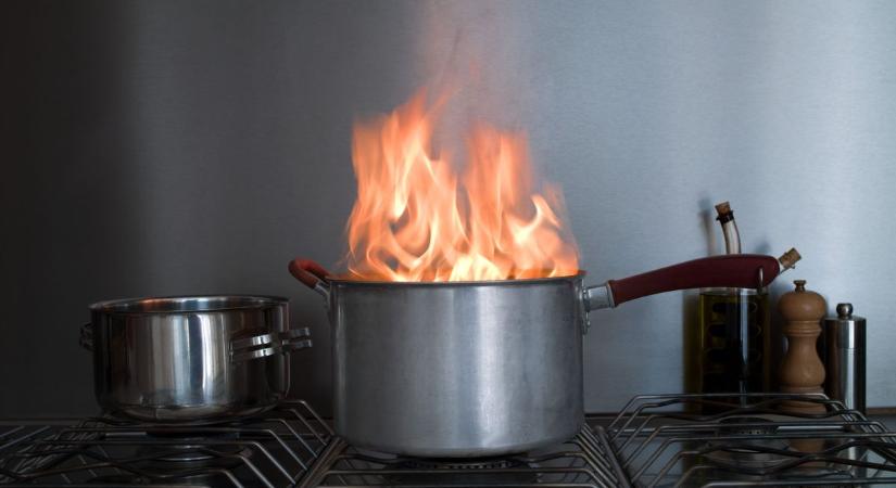 Halálos hiba a konyhában: egy pillanatnyi figyelmetlenség is elég lehet a bajhoz