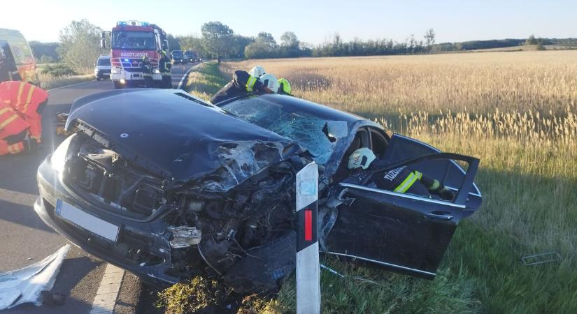 Baleset Balatonszentgyörgynél, lesodródott egy autó a 76-os főútról