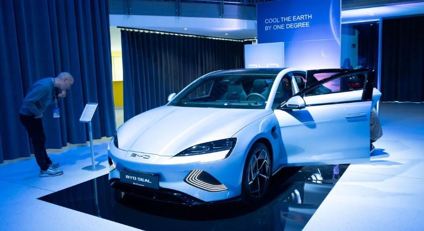 A BYD átvette a vezetést a Teslától itthon - Szupererős töltőkkel és új márkával erősít Magyarországon