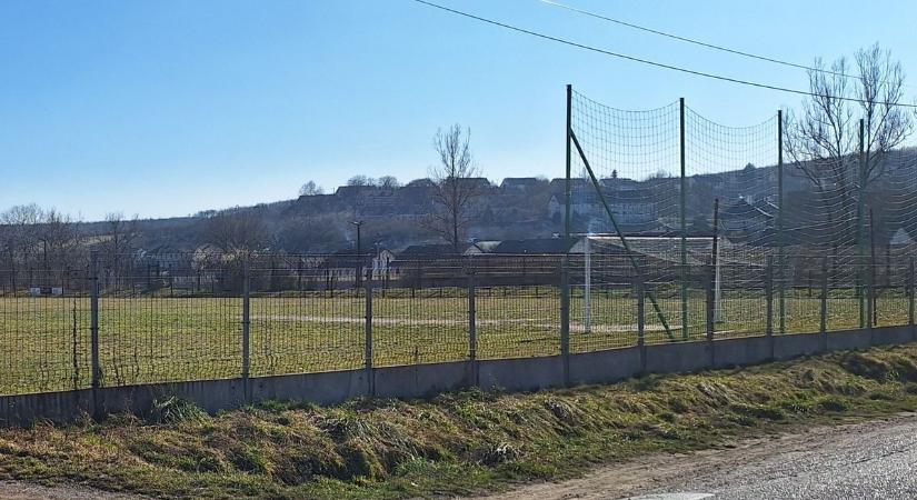 ,,Reménykedünk, hogy jövő hétre, aszfaltos útra léphetünk, mert a lábaink elfáradtak, eddig bírták ezt az utat"