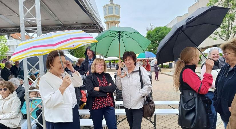 Paradicsomleves, régi tablók: legendákkal is találkozhattunk a Siófoki Perczel Mór Gimnázium piknikjén