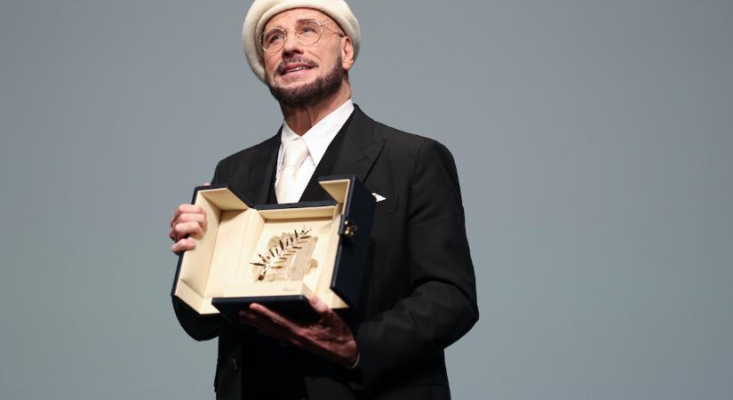 Helyszíni beszámoló Cannes-ból: John Travolta első rendezése után tombolt a közönség