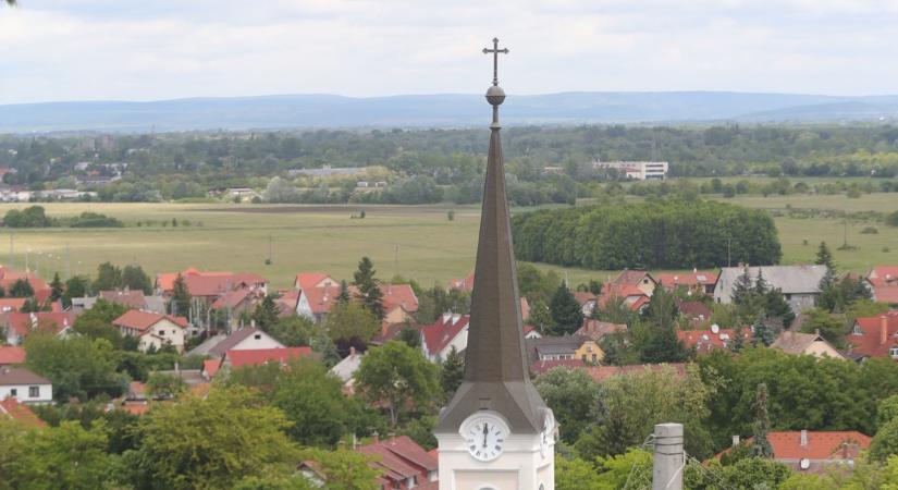 Elfogyott a türelem Budakalászon - Nem kapnak vizet a trükköző ingatlanosok