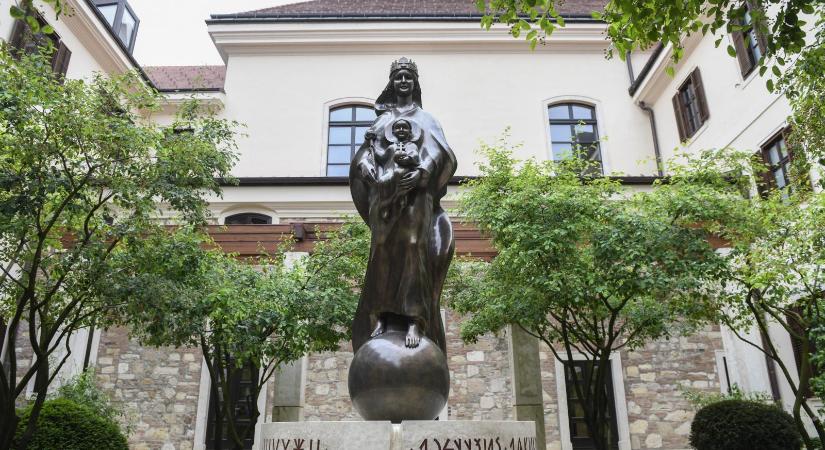 Luxus mindenáron – Így néz ki a közpénzmilliárdokból felépített fideszes kormányzati negyed a budai Várban