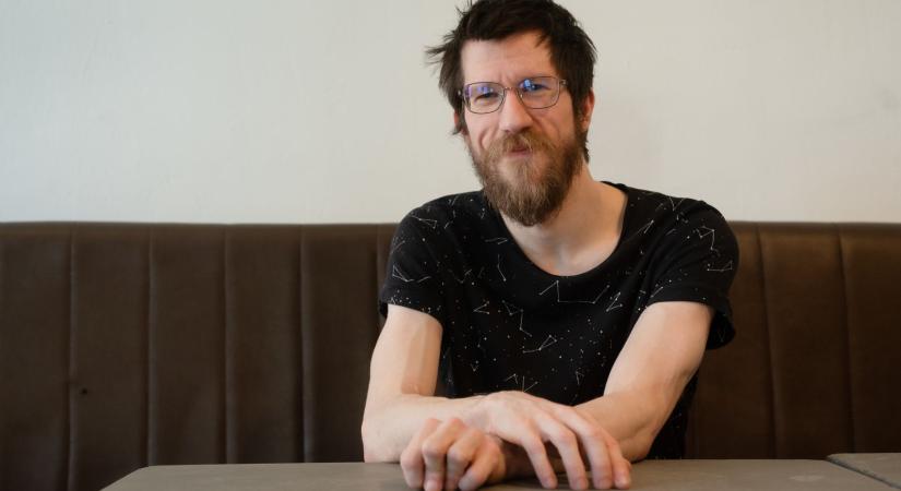 „A magyar stand-uposoknál gyakran érezni valami frusztráltságot, túlakarást”