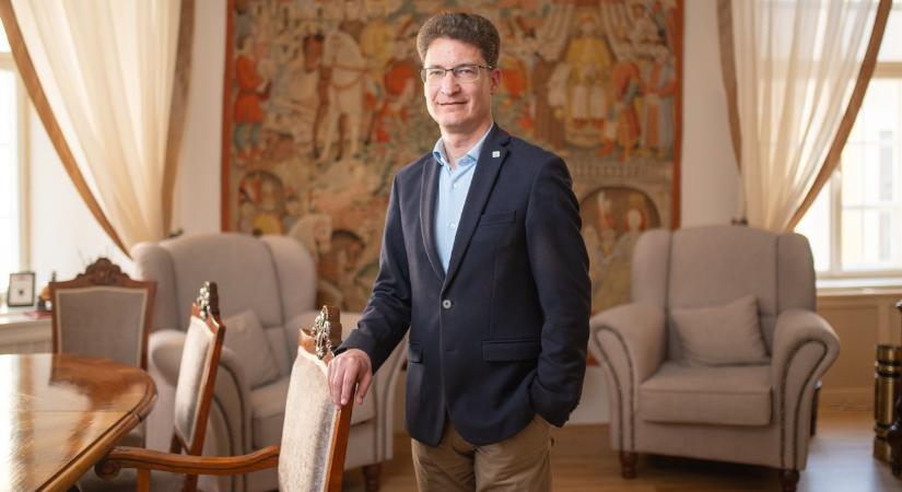 Elkerülhetetlen az őszinte önvizsgálat – Interjú Cser-Palkovics Andrással