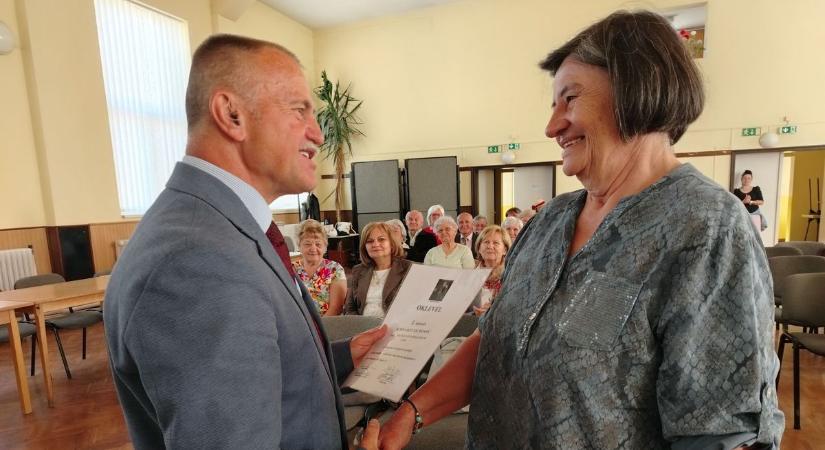 Irodalmi vetélkedő nyugdíjasoknak Ajkán