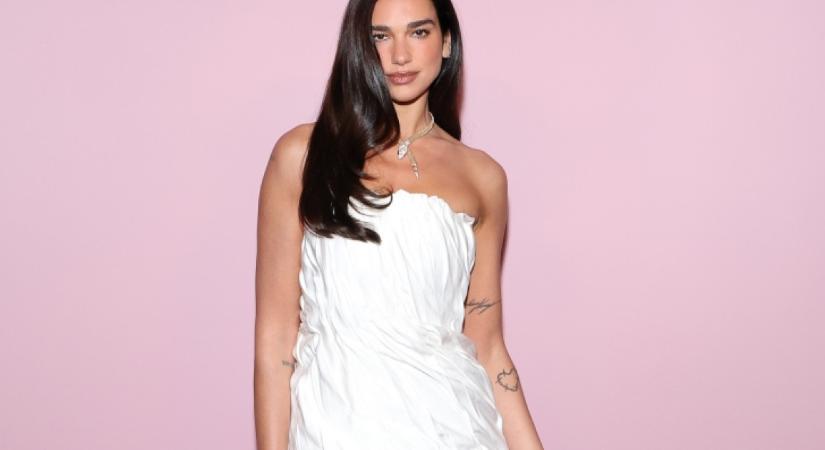 Dua Lipa olyan vadító miniruhát húzott, hogy mindenkinek elakadt a lélegzete: a falatnyi darabban úgy festett, akár egy istennő