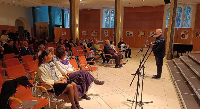 A hagyományok élnek – a mesterség elismert alkotóit díjazták a Művészetek Házában
