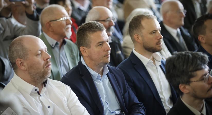 A másokért élő létezésre nevelnek