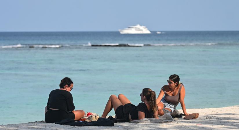 Eltűnt öt olasz turista búvárkodás közben a Maldív-szigeteken, majd a holttesteket kereső hivatásos búvárok egyike is megfulladt ugyanott