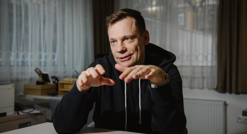 Litkai Gergely: A civilség lényege, hogy a hivatásunk mellett áldozunk a közjóra