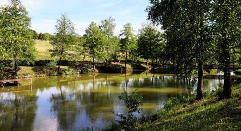 Csodálatos magántó a birtokon – a nyugdíjas zalai férfi tudja, mi a jó