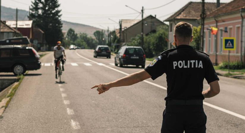 Négy óra alatt több mint ezerszer bírságoltak a rendőrök