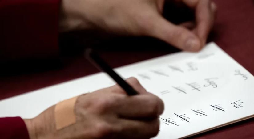 Kutatók megfejthették, miért jobbkezes az emberek többsége