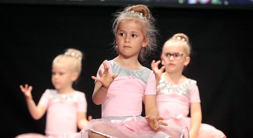 Kapcsolódásaink címmel tartotta évadzáró estjét a Dance Jam - képgaléria