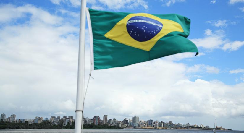 Trump kegyeit keresi a brazil elnök