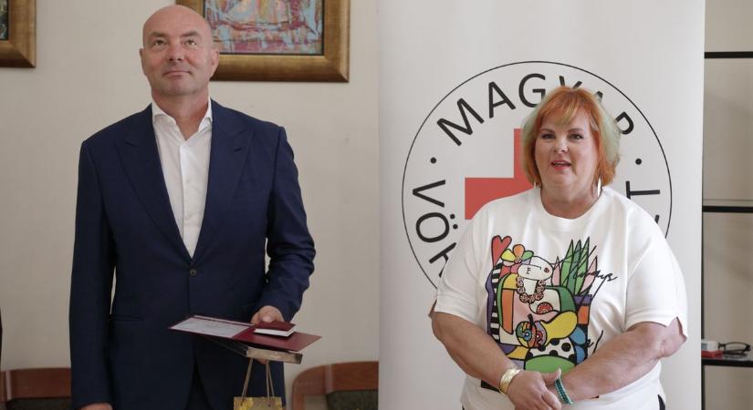 Rangos kitüntetés a nemes és önzetlen segítségért