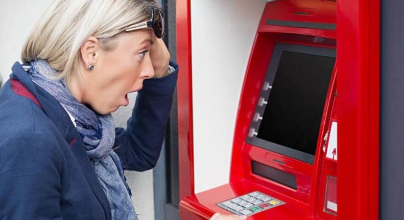 Megint többet fizethetünk a semmiért? Ekkortól jönnek az újabb banki díjemelések