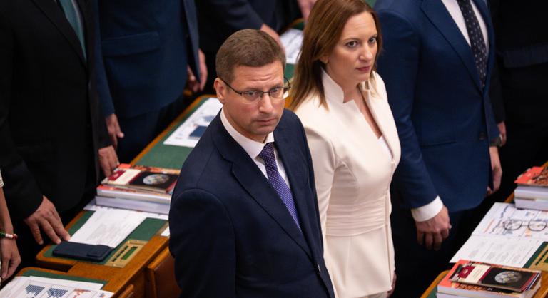 „Ideje a valódi kormányzásra koncentrálni” – Gulyás Gergely visszavágott Magyar Péter „luxizós-posztjára”