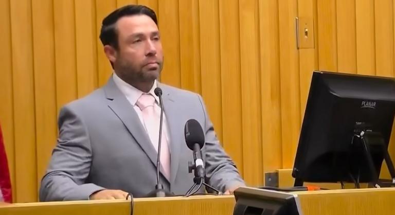 Brutálisan megverte menyasszonyát a reality sztár, majd Oroszországba ment eljegyezni egy másik nőt