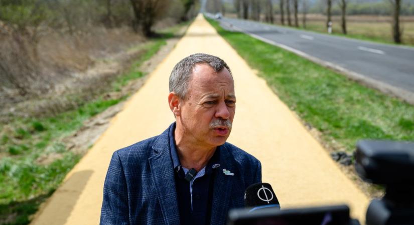 Civilek lobbiznak az új kormánynál Révész Máriusz portfoliójának egybentartásáért
