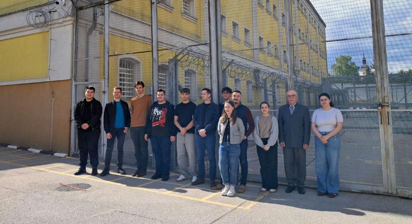 Fegyházba mentek a teológusok – fotók!