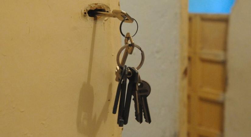 Kilakoltatások: szinte egy óvódás csoportnyi gyerek került az utcára, tüntetés jöhet!