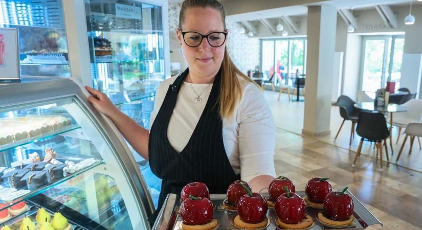 Elképesztően hódítanak most a TikTokon ezek a sütik – videón mutatja az egri cukrász, hogyan készülnek