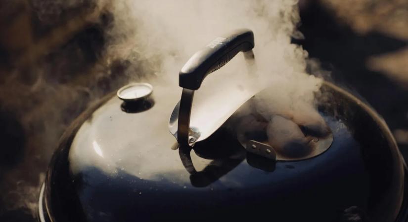 Borzalom a családi grillezésen: mentőhelikopter rohant a súlyosan sérült kisfiúhoz