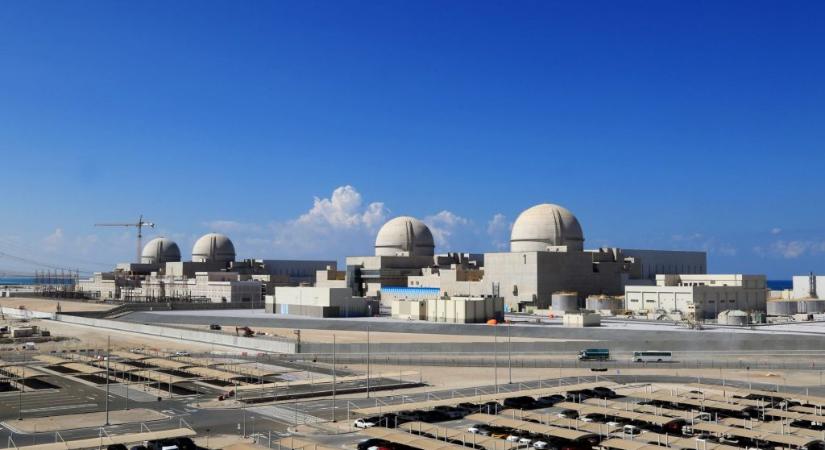 Dróntámadás érte az Egyesült Arab Emírségek legnagyobb atomerőművét, tűz ütött ki