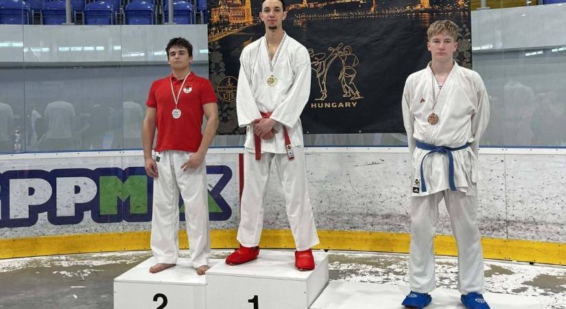 A dobogó tetején a DEAC új karatékája