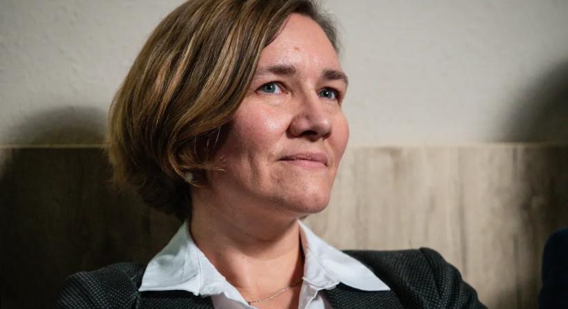 Gajdos László bejelentette miniszterhelyettesét, Dr. Bögi Viktóriát