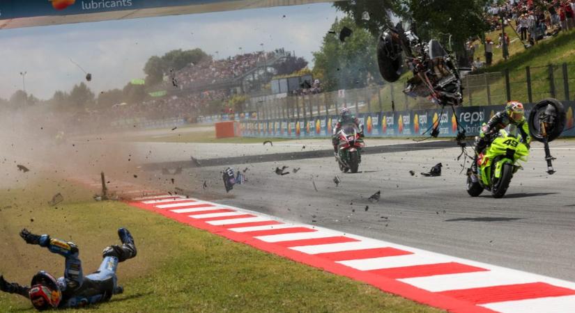Brutális balesetek a MotoGP Katalán Nagydíján