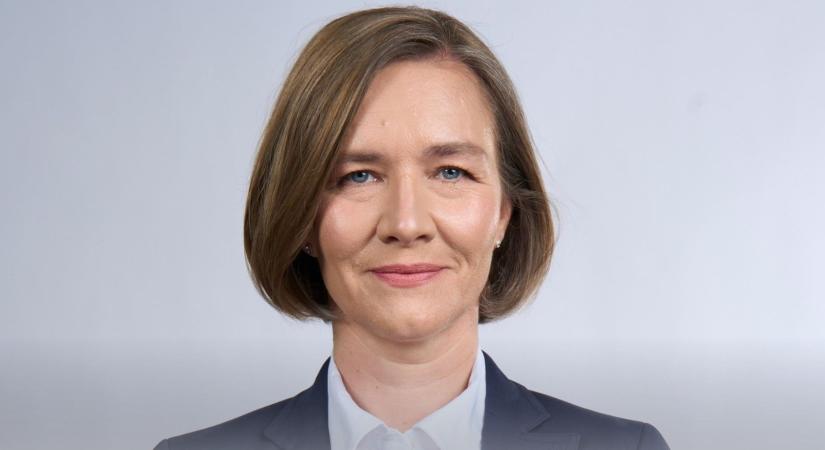 Bögi Viktória lett Gajdos László parlamenti államtitkára