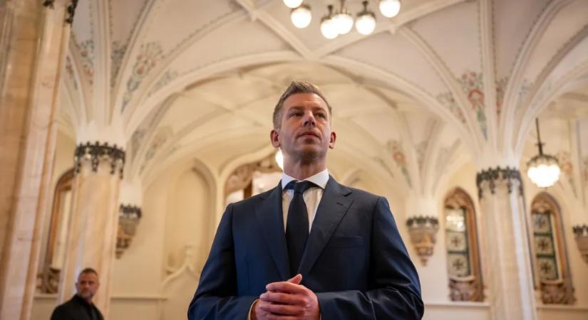 Magyar Péter 15-20 zsák ledarált iratot talált Lázár János volt minisztériumának épületében