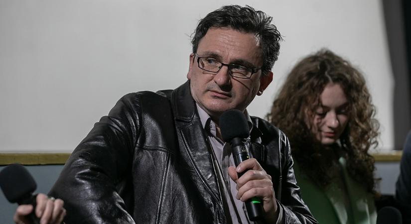 „Ami van, széthull darabokra”