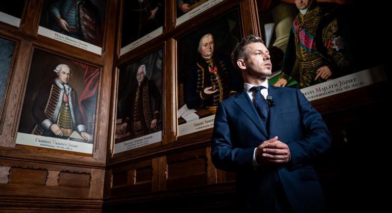 Magyar Péter: Feljelentést teszünk a Lázár János minisztériumában látottak miatt