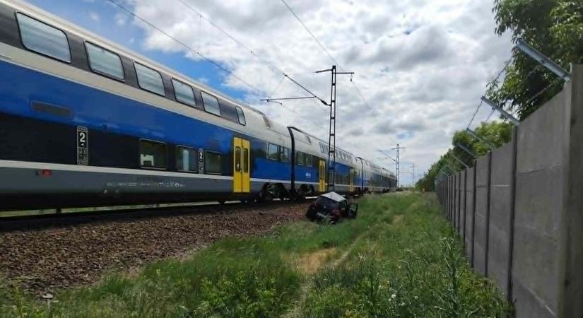 Brutális vonatbaleset történt Gyöngyösön; a Balatonnál kötött ki BKV busza!