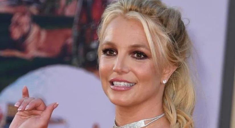 Egészen elképesztő: késsel a kezében randalírozott Britney Spears