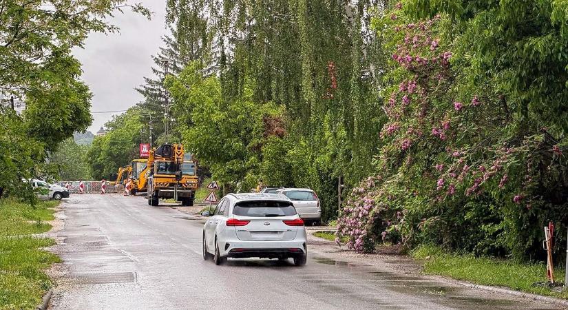 Vége a várakozásnak Esztergomban: újra járható a Dobogókői út