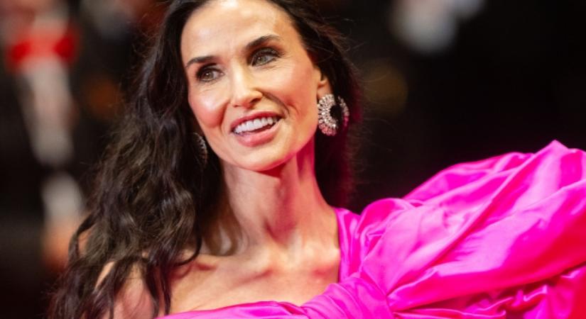Demi Moore felvette a cannes-i filmfesztivál legrondább ruháját: most nagyon mellélőtt Bruce Willis exe