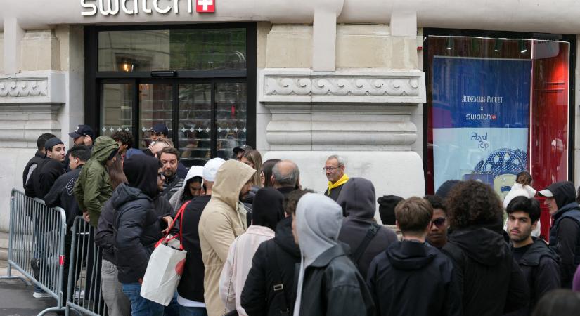 Káoszba fulladt az új Swatch órák megjelenése: a tömegjelenetek és verekedések miatt több bolt be is zárt