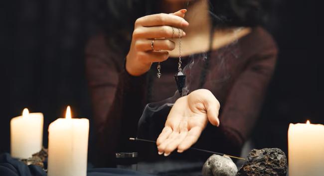 Ukrajnában a jövendőmondók, médiumok és tarot kártyajósok megbírságolását tervezik