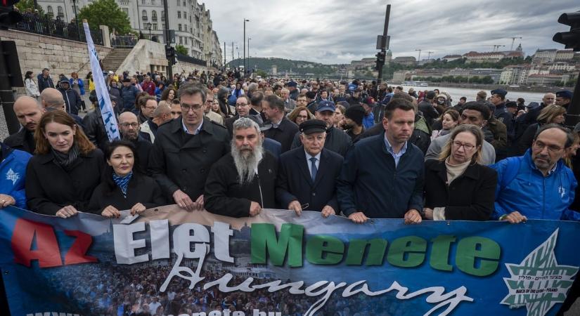 A közöny és a gyűlölet ellen, az emlékezés fontossága mellett álltak ki az Élet menetén