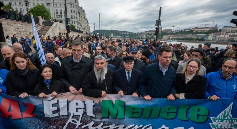A holokauszt áldozataira emlékeztek Budapesten: Karácsony Gergellyel az élen vonult az Élet menete