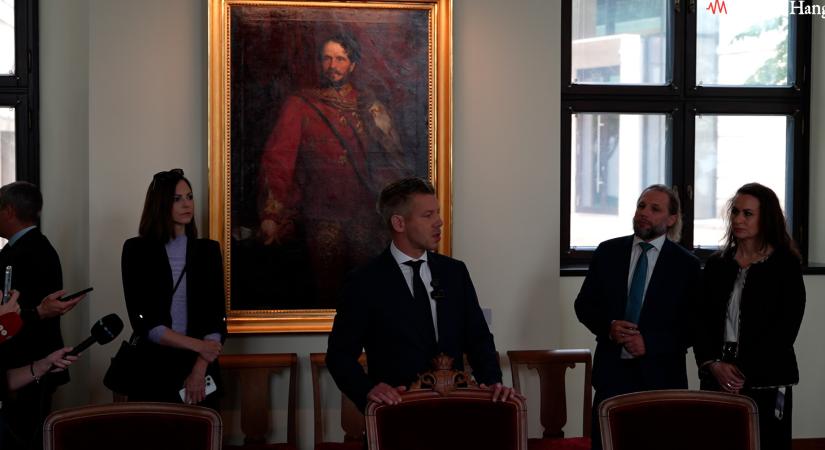 A körtefákat is kamerák védik a Karmelitában – Videó