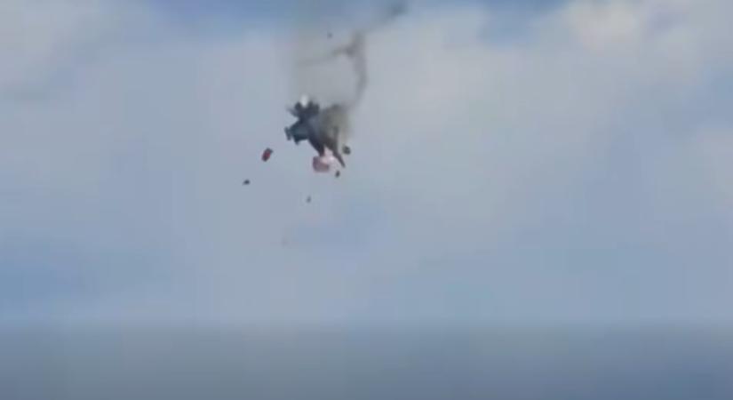 Egy idahói repülőbemutatón ütközött két F-18-as, összeakadva csapódtak a földbe