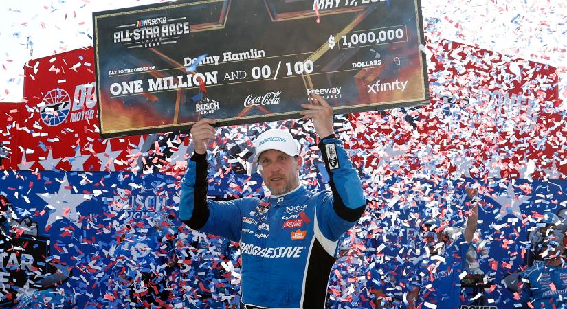 Millió dolláros Denny: Hamlin nyerte a NASCAR kaotikus All-Star futamát