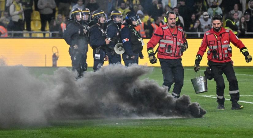 Szembeszállt a huligánokkal az idős edző, de így is félbeszakadt a francia bajnoki